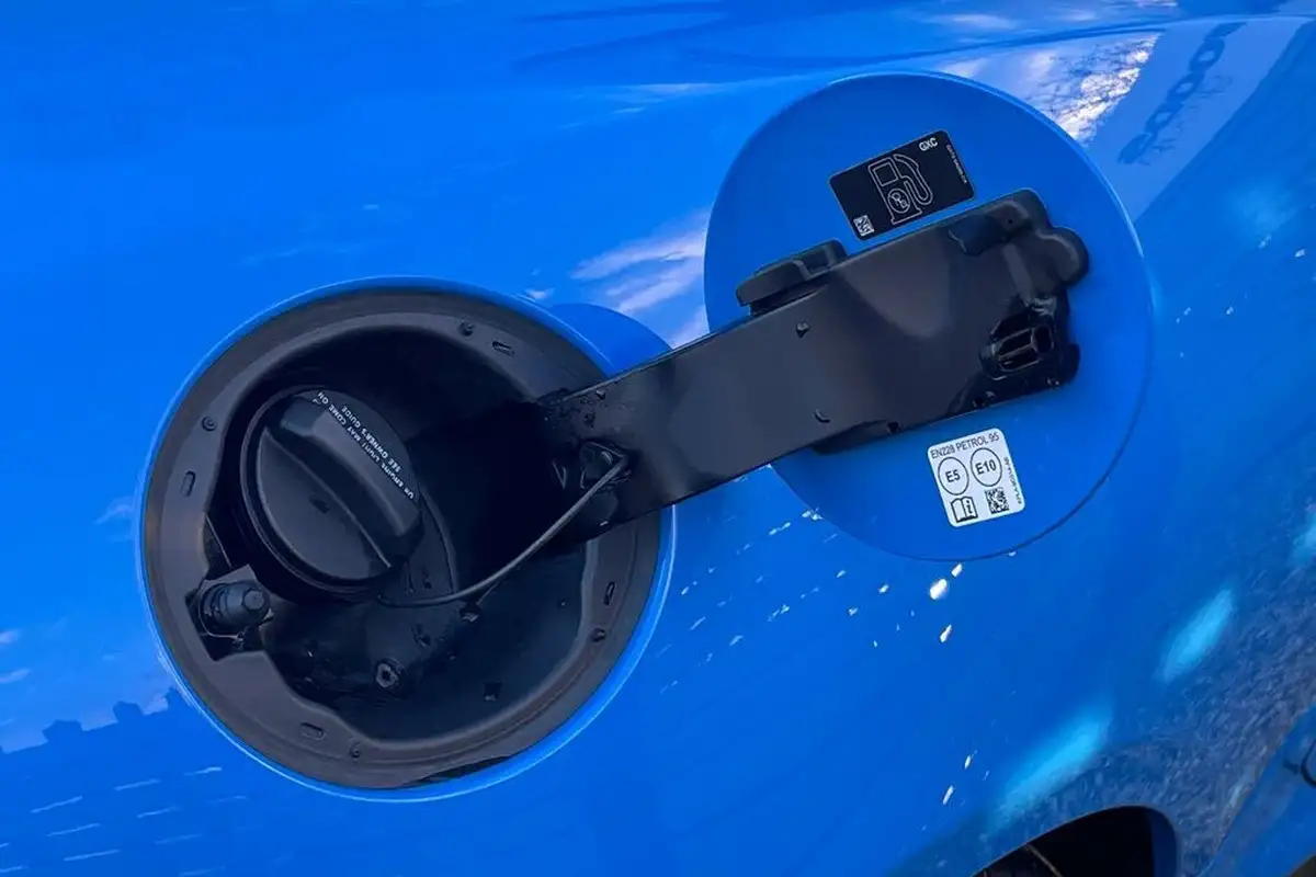 2021-jaguar-f-type-50-v8-sc-reims-edition-big-21