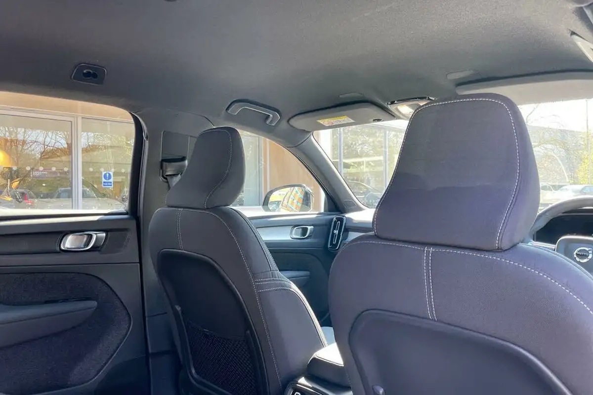 2023-volvo-xc40-20-b3-plus-big-26