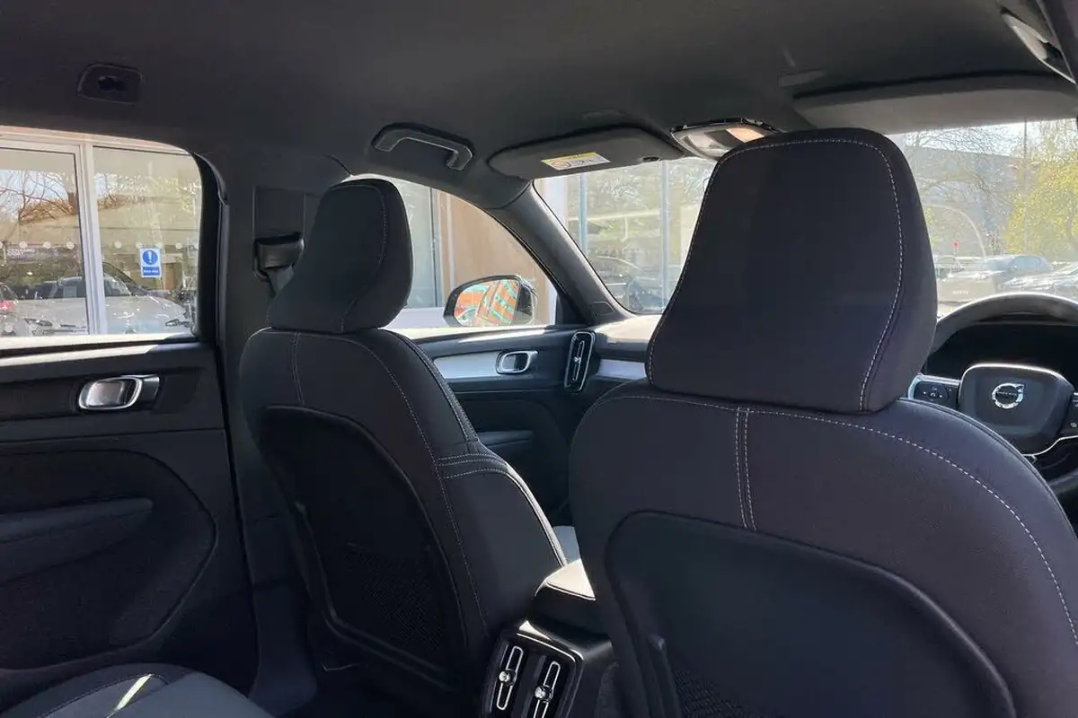2023-volvo-xc40-20-b3-plus-big-22