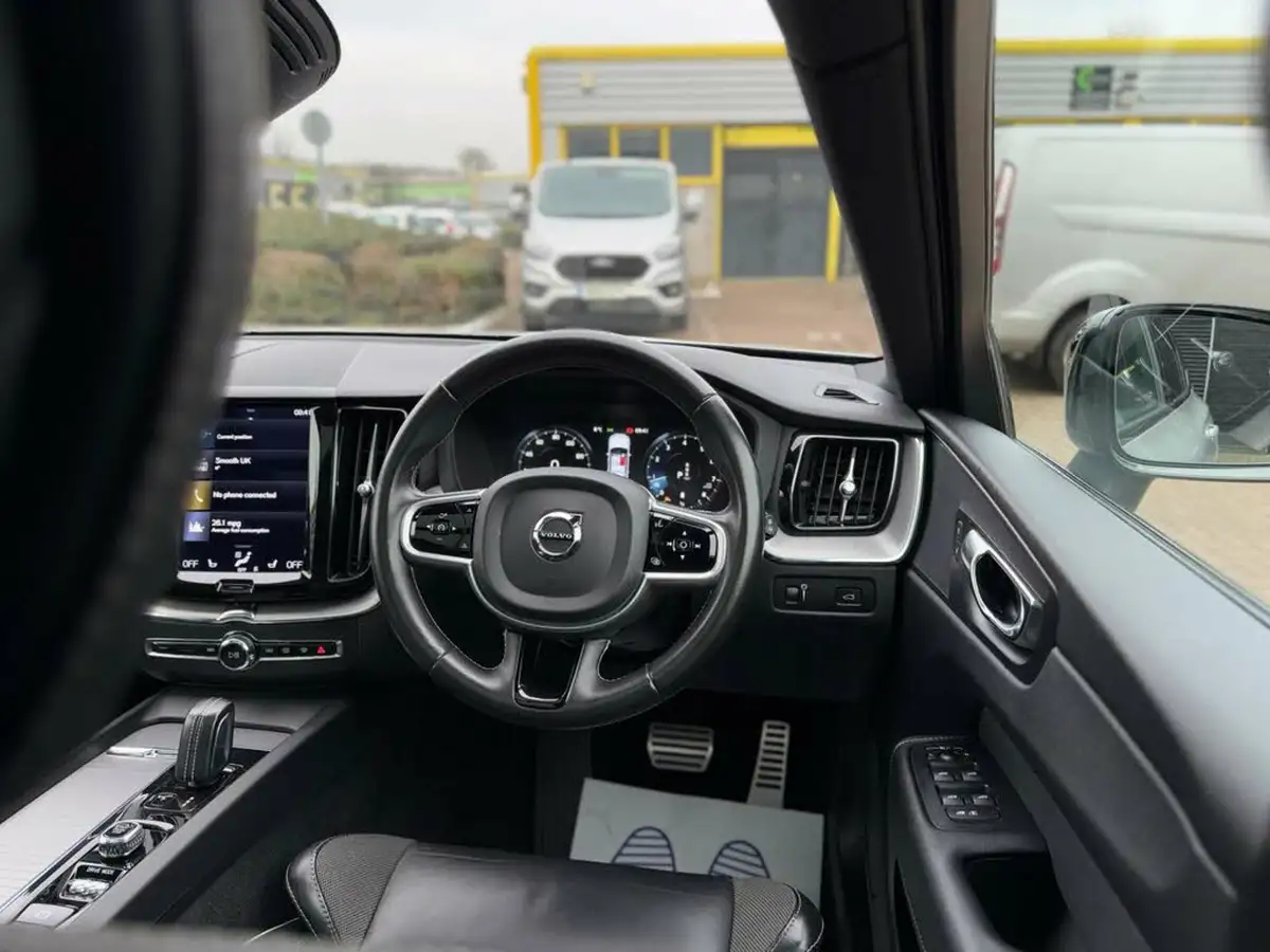 2021-volvo-xc60-20-b6-r-design-big-49