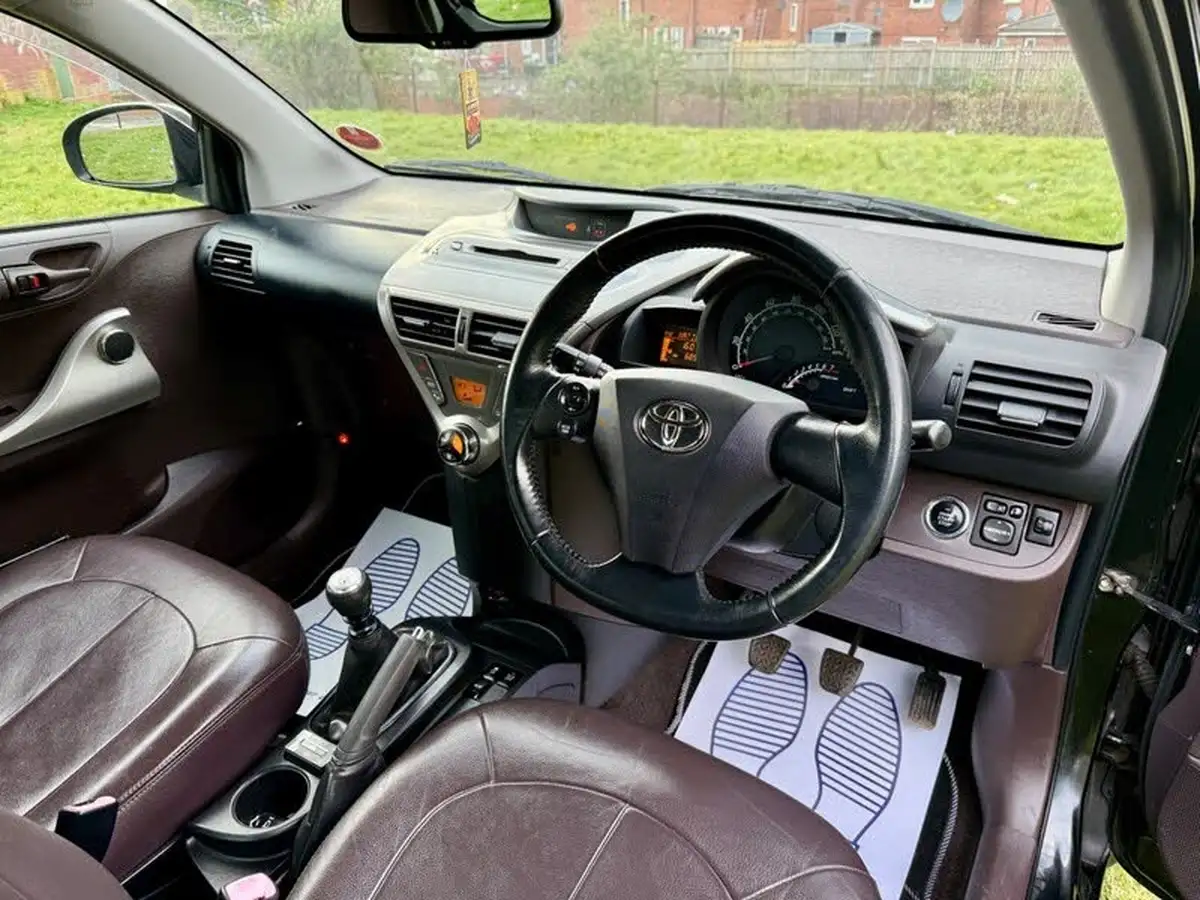 2010-toyota-iq-133-3-vvt-i-big-1