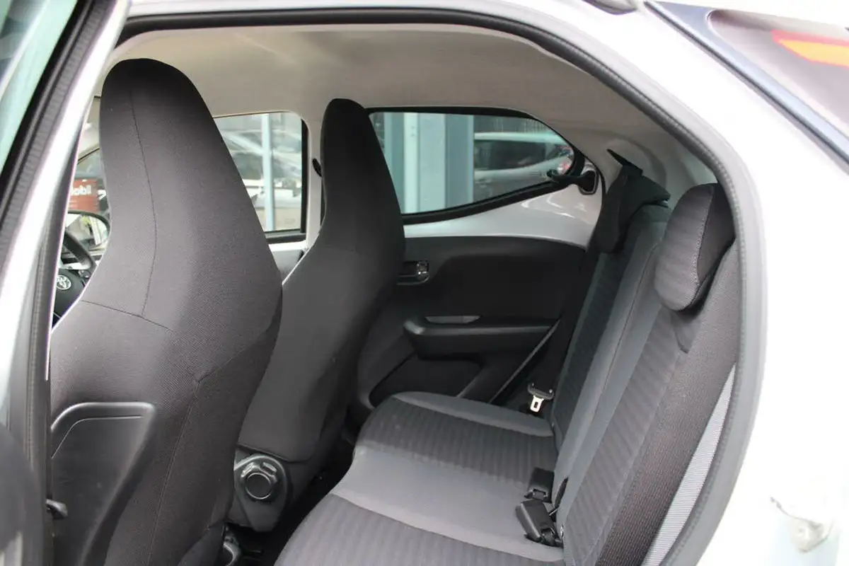 2019-toyota-aygo-10-vvt-i-x-play-tss-x-shift-big-10