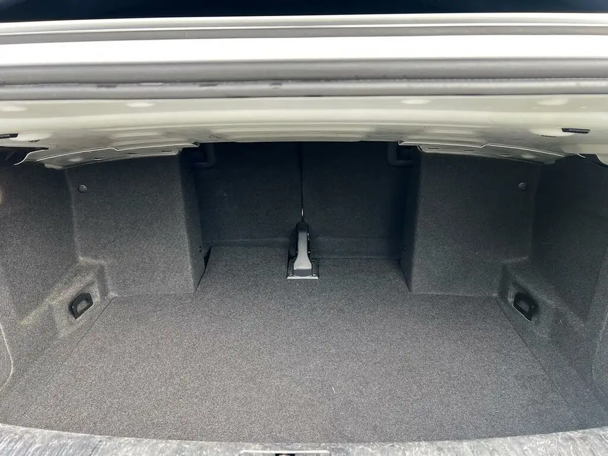 2015-volkswagen-golf-20td-se-big-36