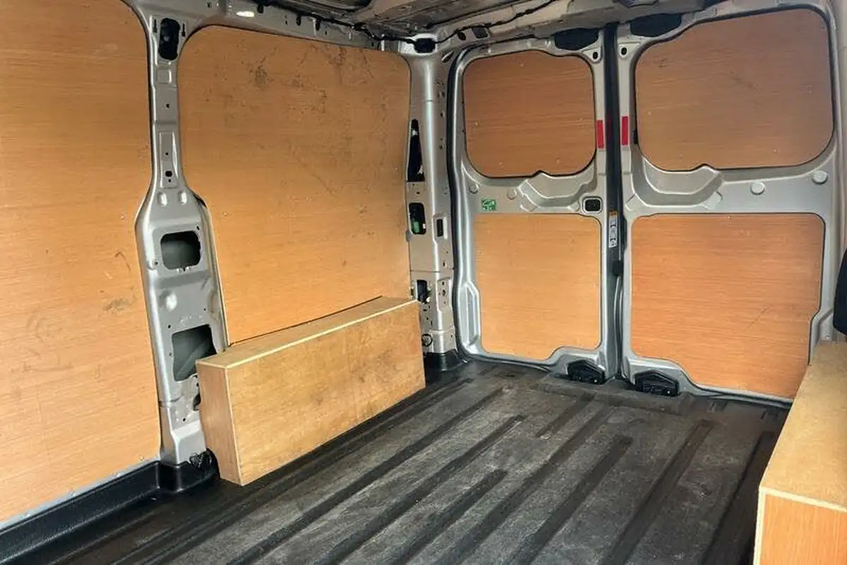 2024-ford-transit-custom-e-320-l1h1-limited-136ps-panel-van-big-3
