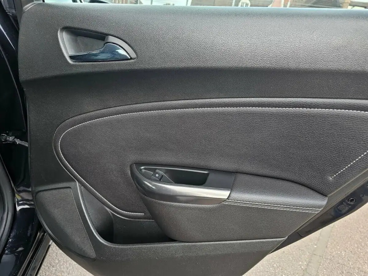 2010-vauxhall-astra-16-elite-16v-vvt-115ps-auto-big-28