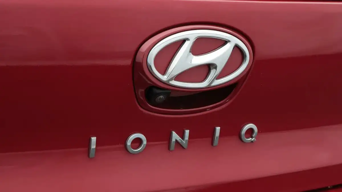 2020-hyundai-ioniq-e-premium-se-electric-100kw-big-22
