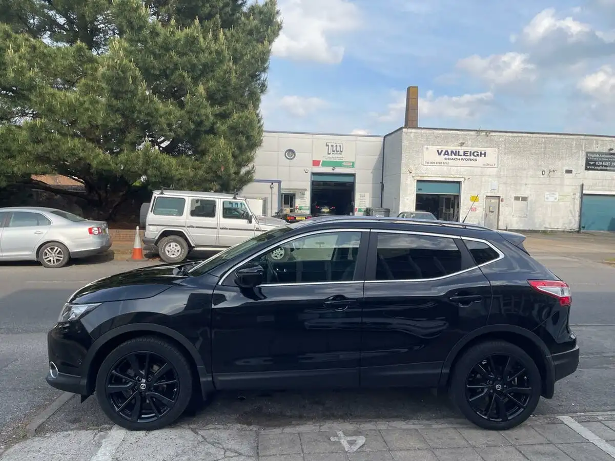 2015-nissan-qashqai-12-tekna-xtronic-cvt-big-6