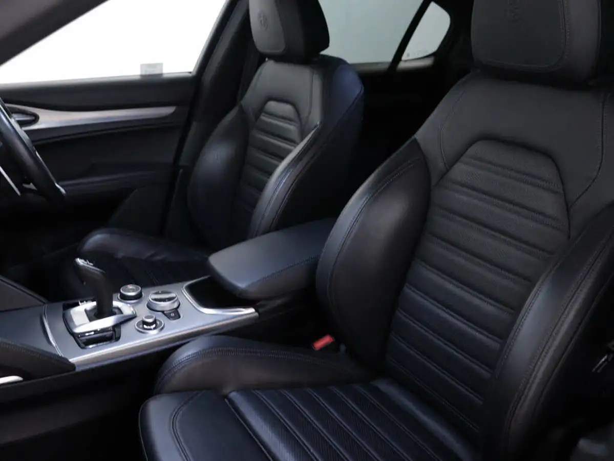 2022-alfa-romeo-stelvio-20-veloce-big-36