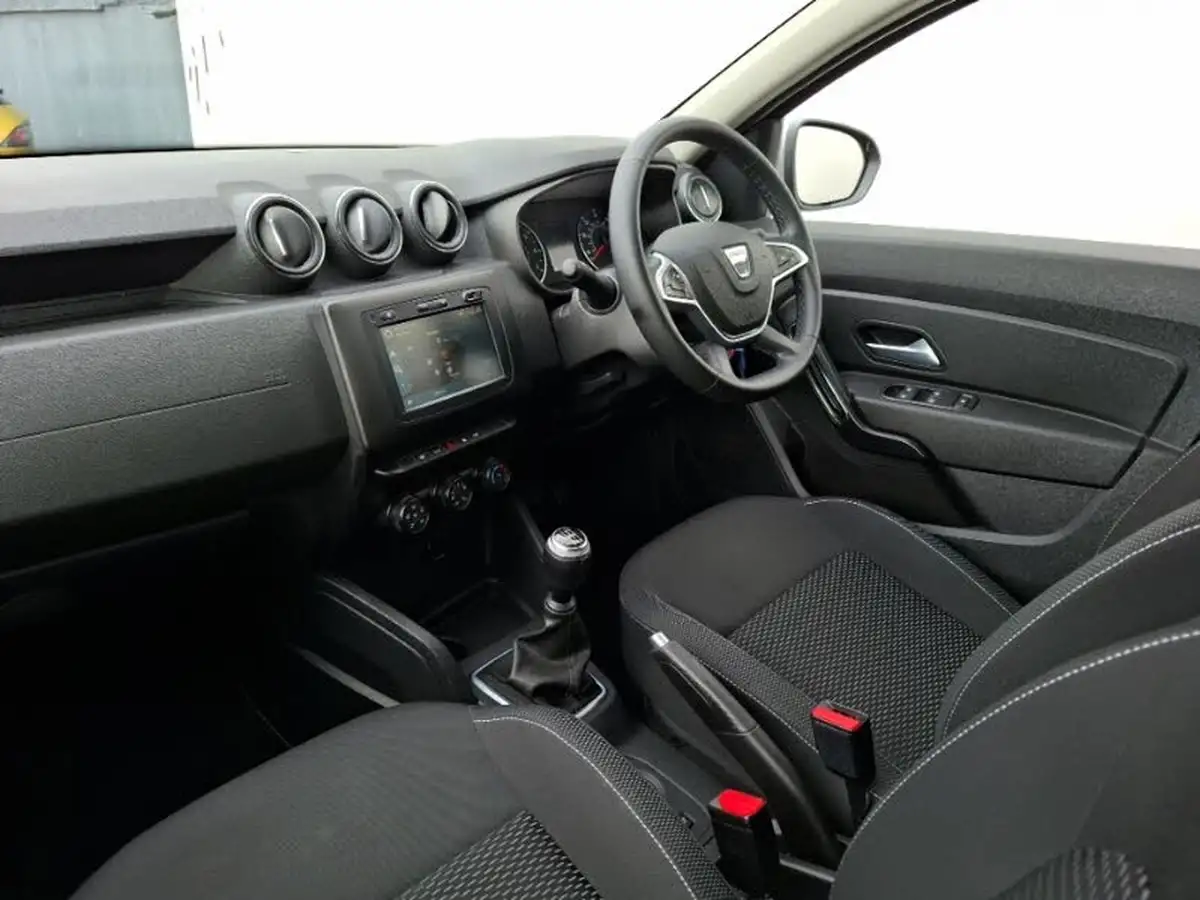 2021-dacia-duster-10-tce-comfort-100bhp-bi-fuel-station-wagon-5d-big-4