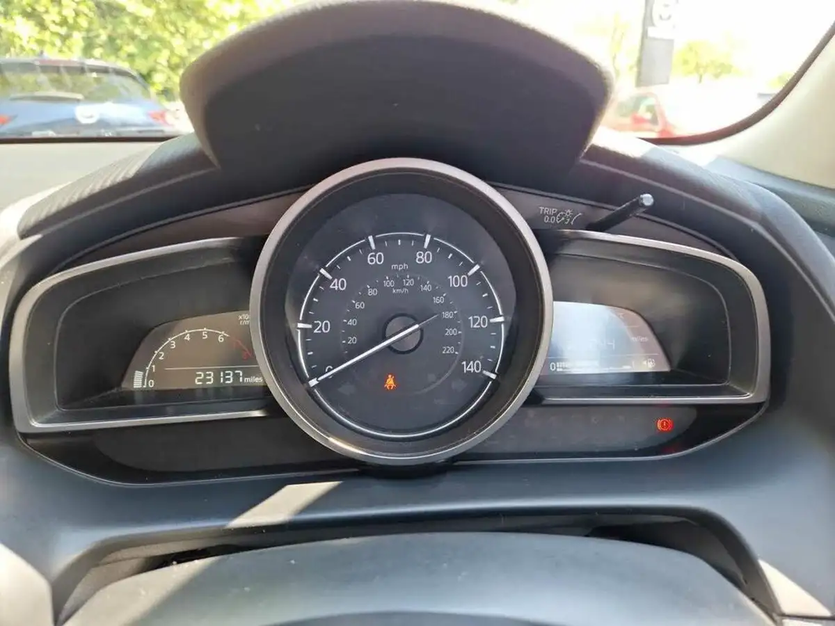 2019-mazda-mazda2-15-se-l-nav-big-9