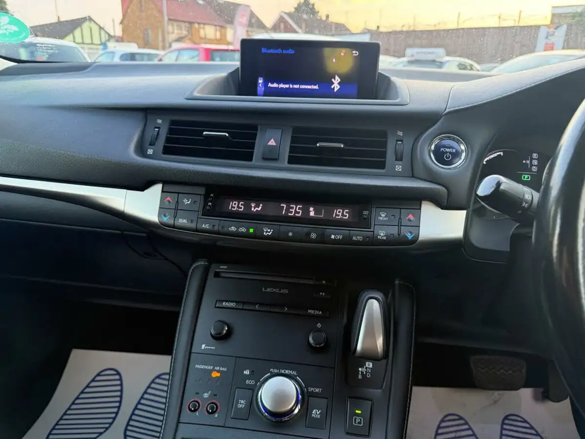 2016-lexus-ct-200h-18-sport-big-39