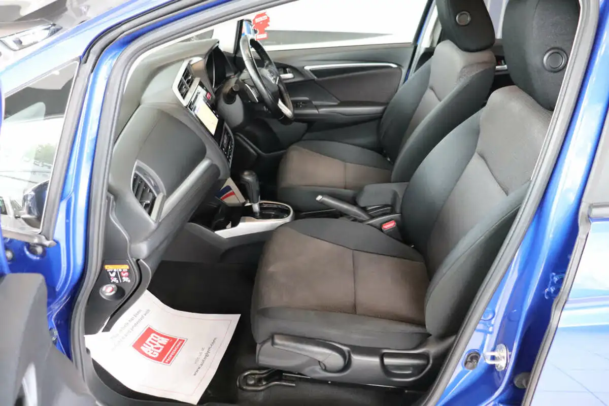 2017-honda-jazz-13-i-vtec-ex-navi-cvt-big-30