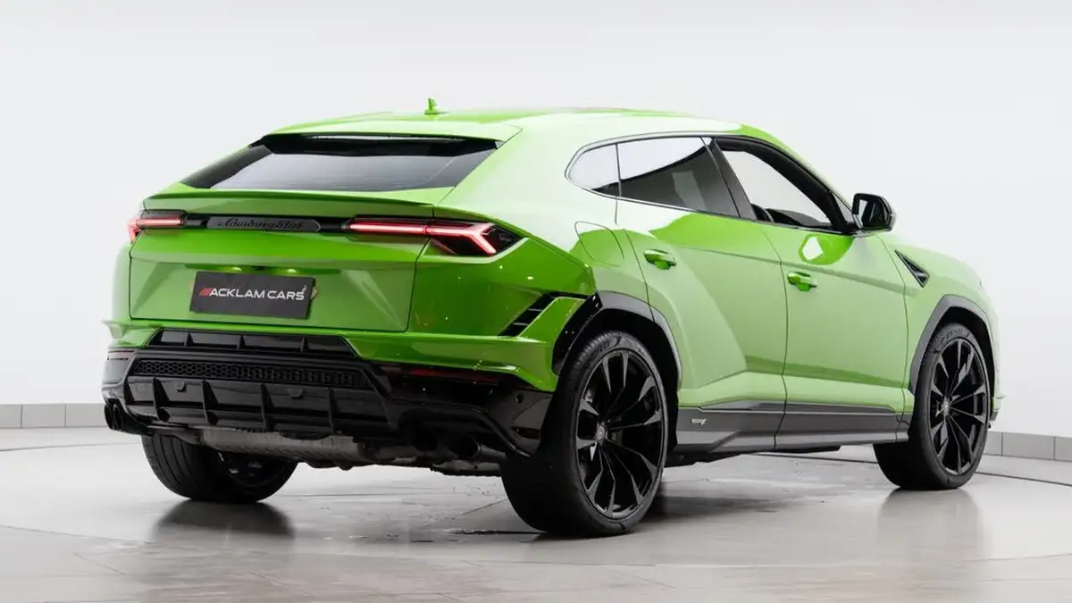 2023-lamborghini-urus-40-no-trim-big-5