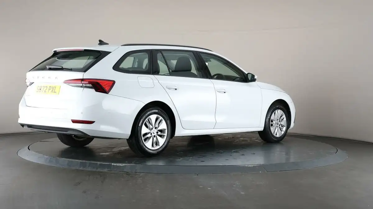 2023-skoda-octavia-20tdi-se-technology-116ps-estate-big-6