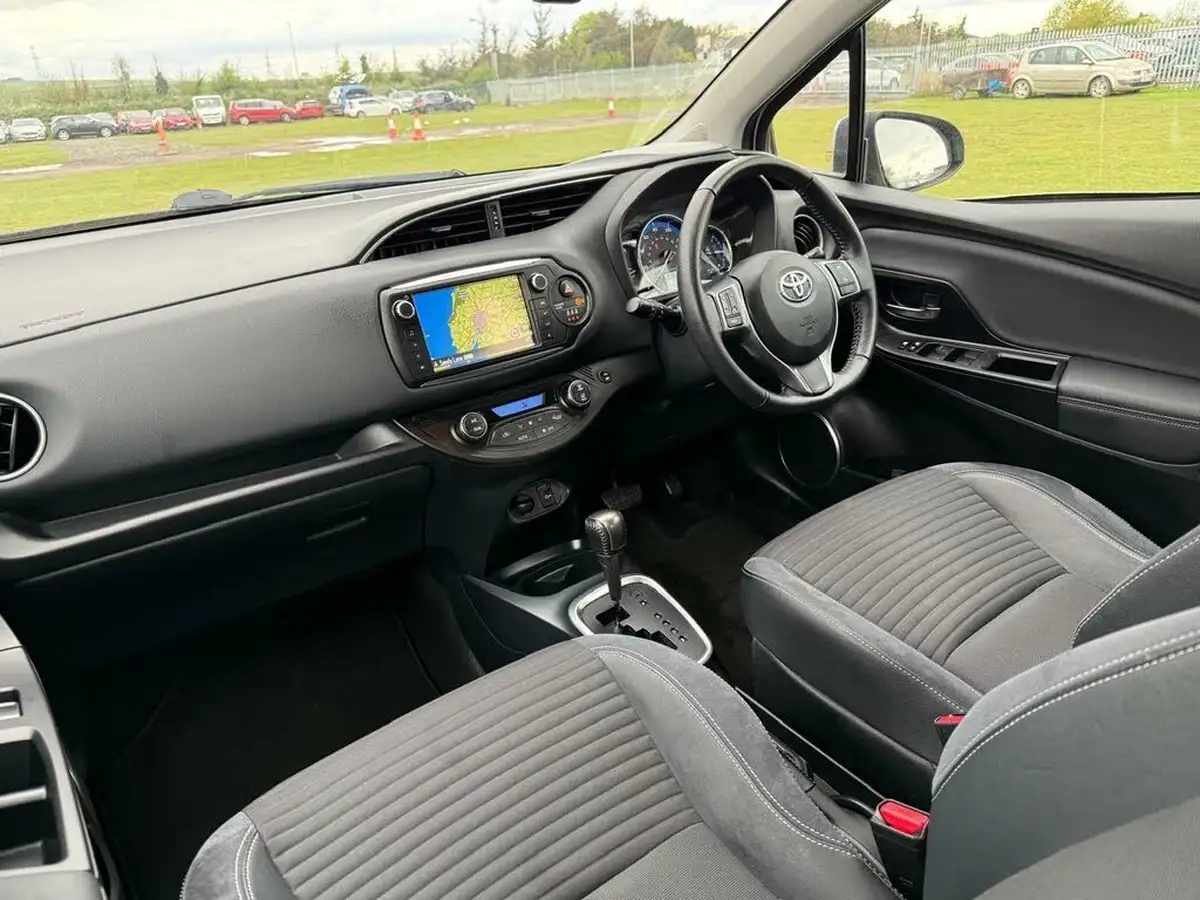 2015-toyota-yaris-15-vvt-i-excel-hybrid-15in-big-21