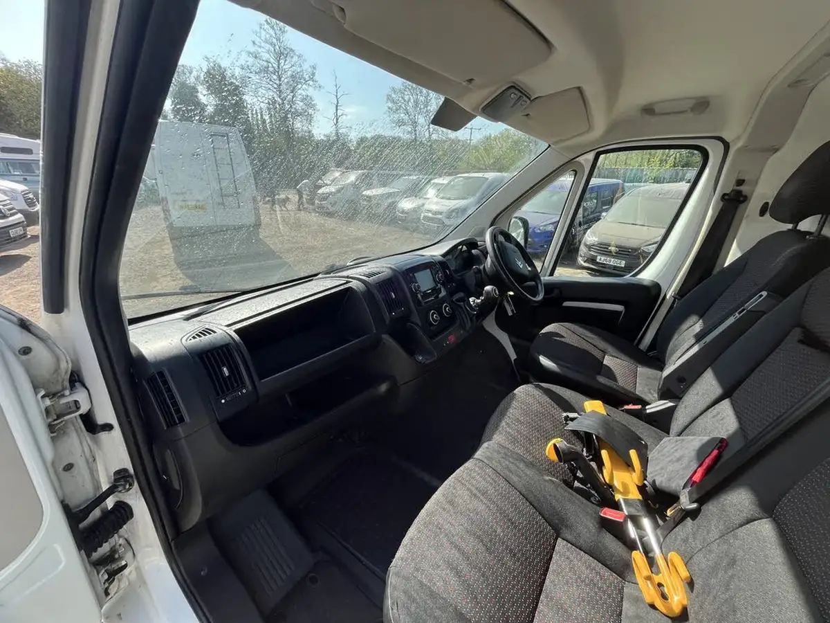 2020-citroen-relay-22bluehdi-35-l2h2-enterprise-big-16