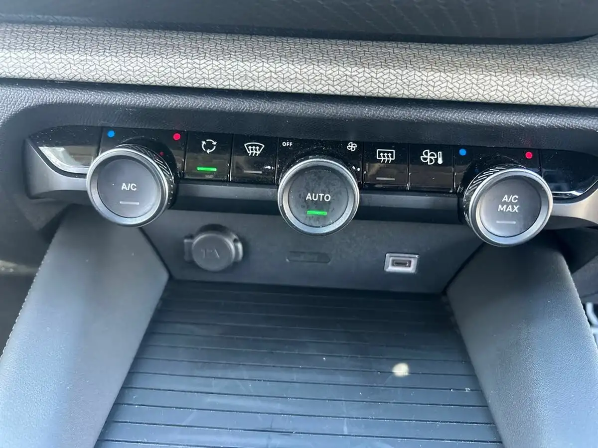 2023-citroen-c5-x-12-puretech-shine-big-11