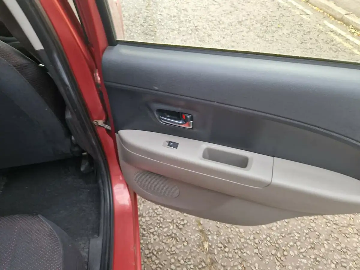 2006-daihatsu-sirion-13-se-auto-big-17