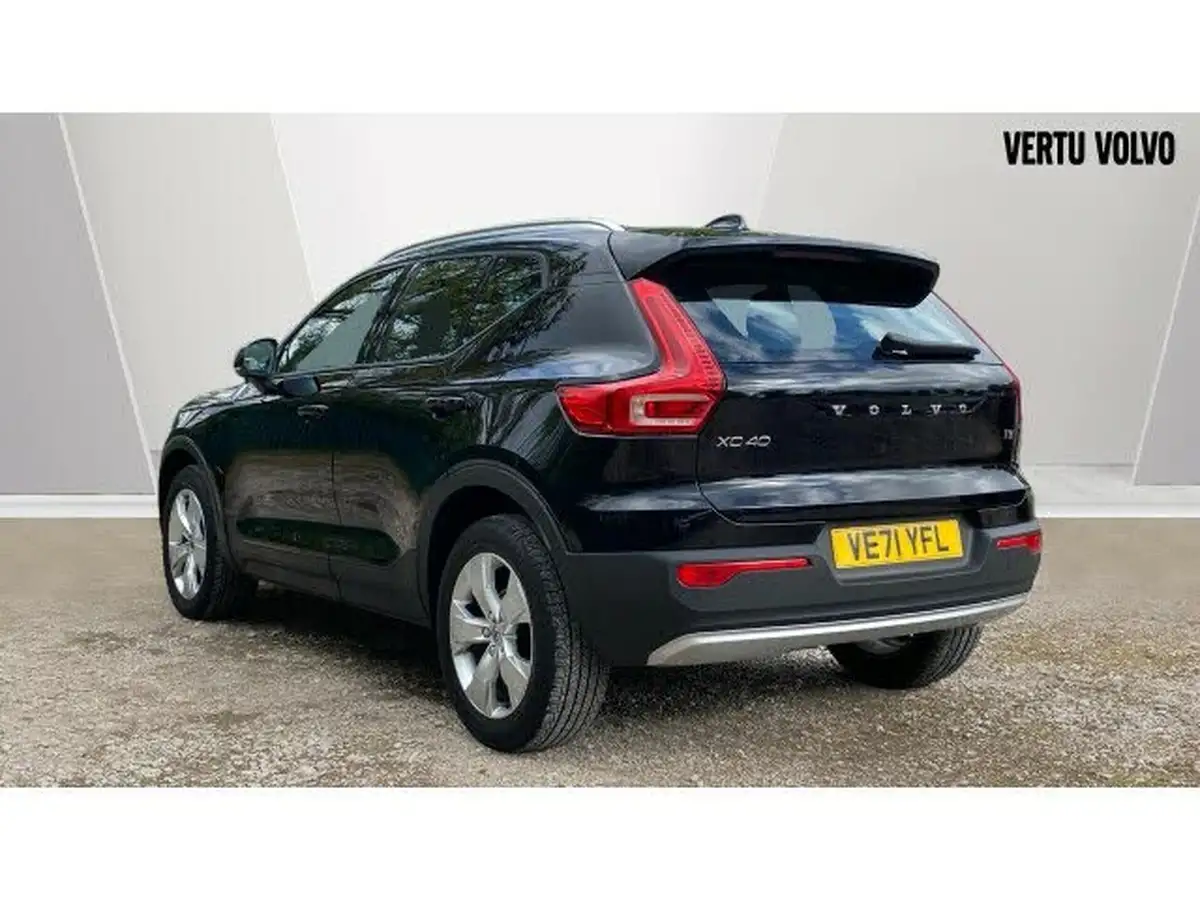 2022-volvo-xc40-15-t3-momentum-auto-big-1