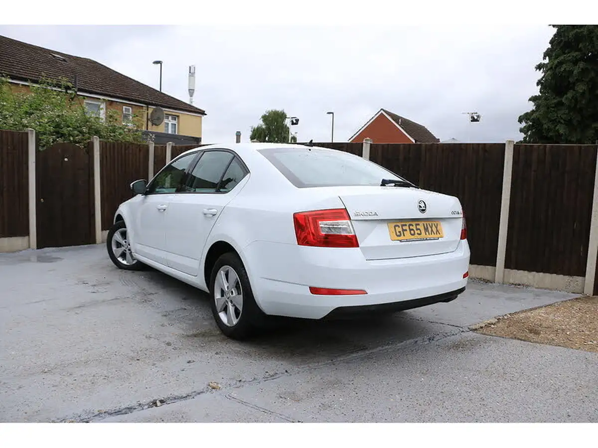 2015-skoda-octavia-big-14