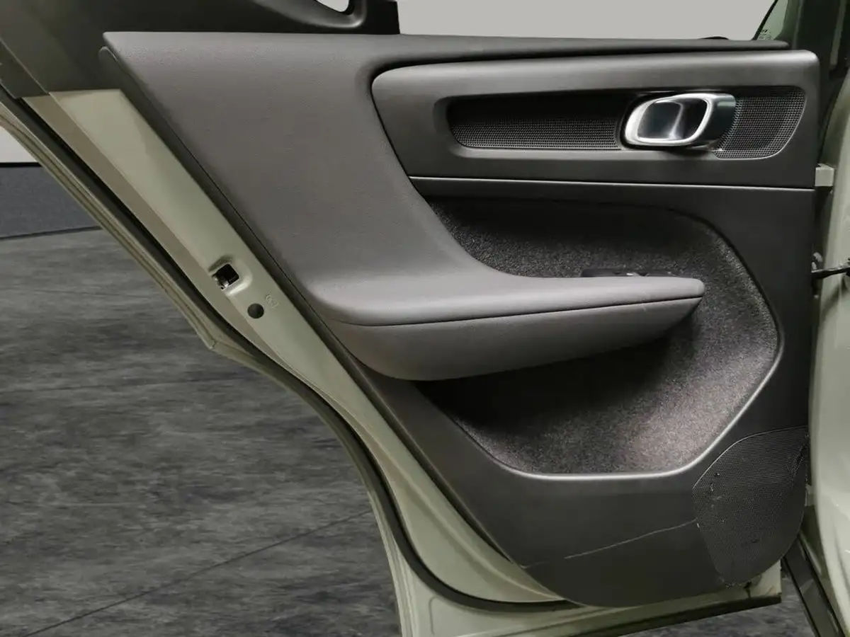 2022-volvo-c40-e-twin-recharge-pro-big-28