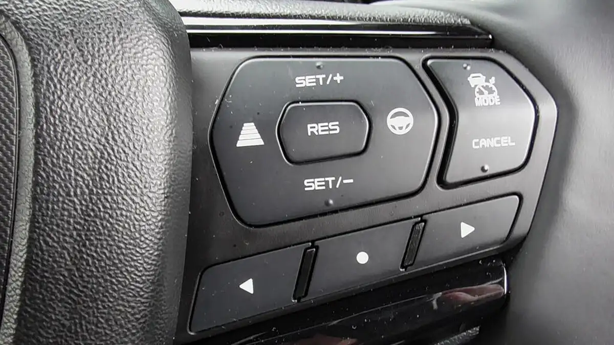 2024-isuzu-d-max-19td-v-cross-auto-big-5