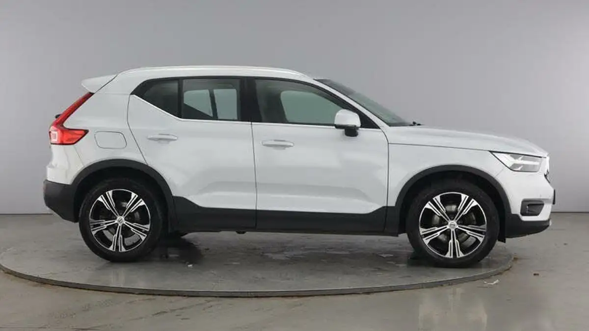 2021-volvo-xc40-20-b4-inscription-pro-197bhp-geartronic-big-3