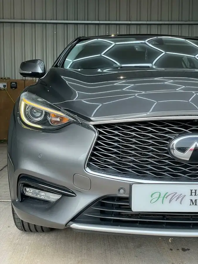 2016-infiniti-q30-22d-premium-big-4