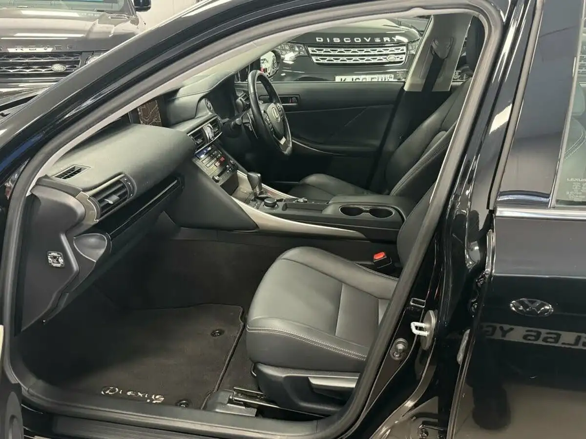 2019-lexus-is-300h-25-is-big-43