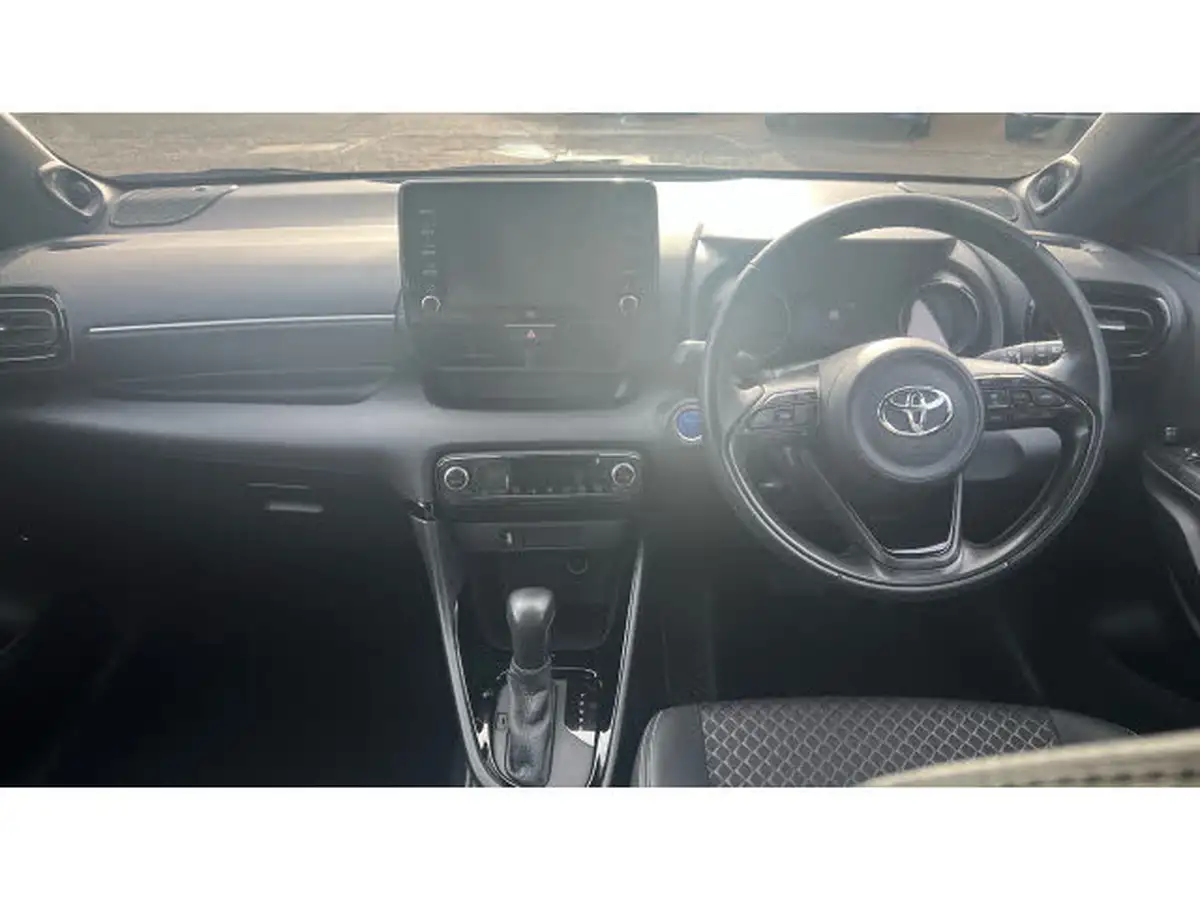 2022-toyota-yaris-15-vvt-i-dynamic-big-9