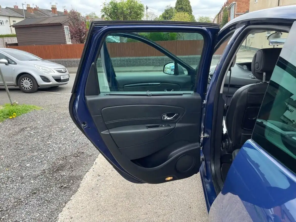 2012-renault-grand-scenic-15dci-dynamique-tom-tom-big-39