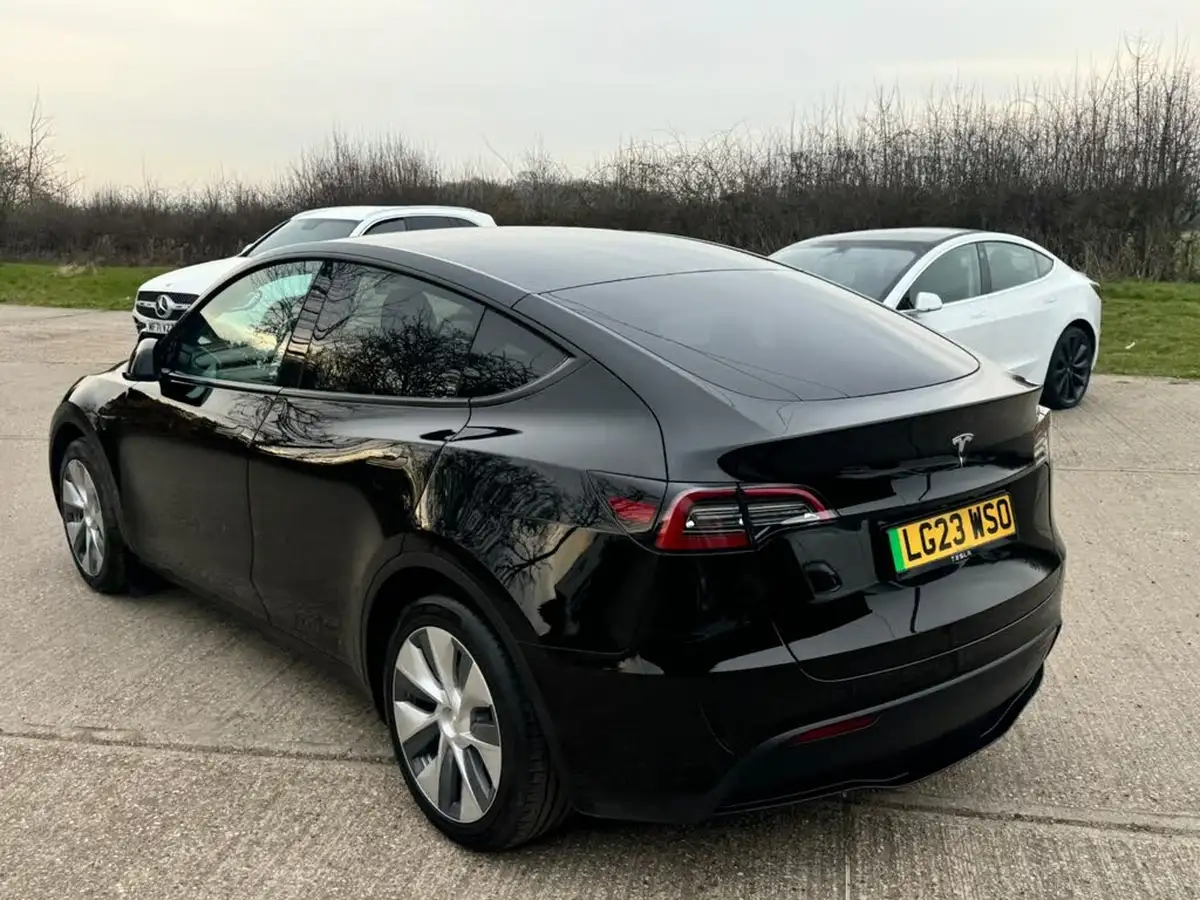 2023-tesla-model-y-e-rwd-big-19