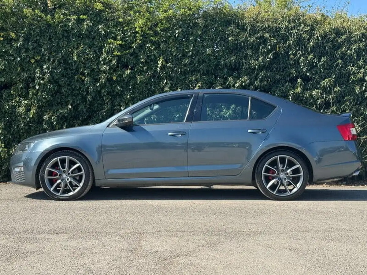 2016-skoda-octavia-20tdi-vrs-hatchback-dsg-big-4