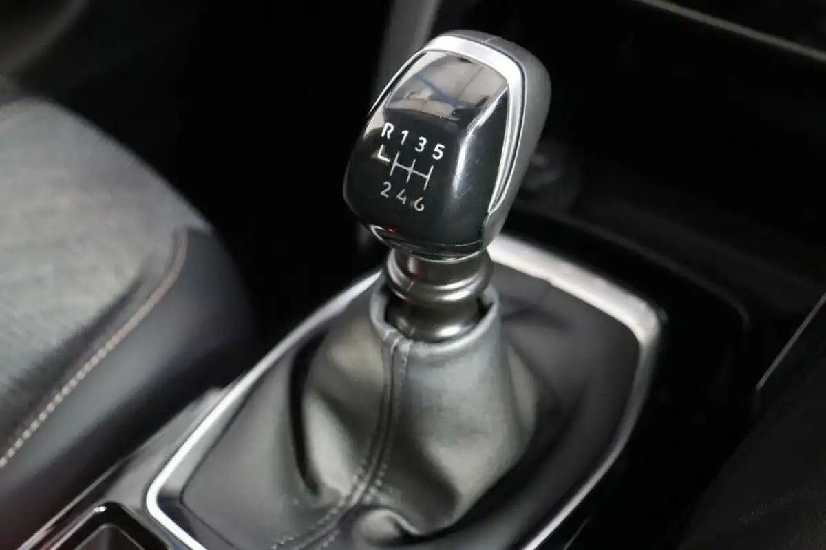 2024-peugeot-208-12-puretech-allure-big-27