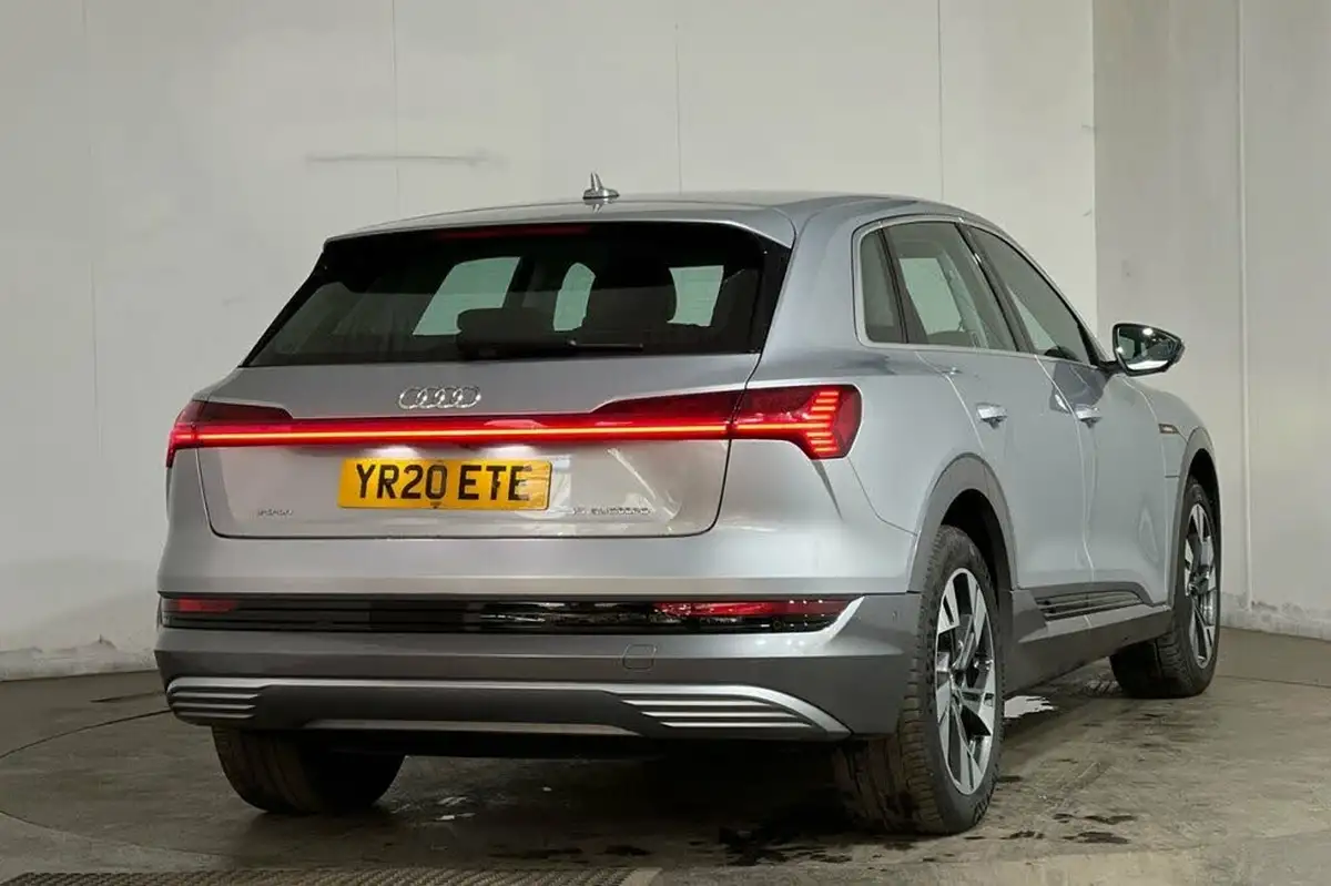 2020-audi-e-tron-55e-big-21