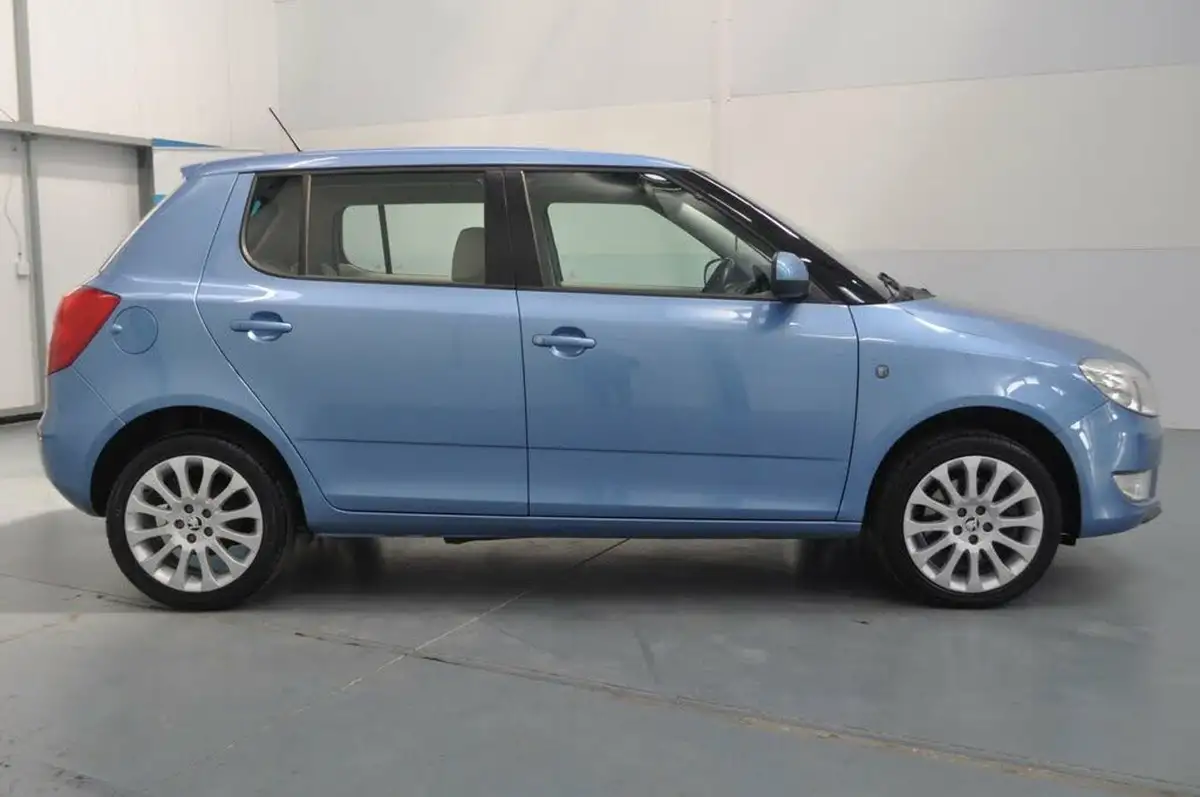 2014-skoda-fabia-16td-elegance-105ps-hatchback-big-3