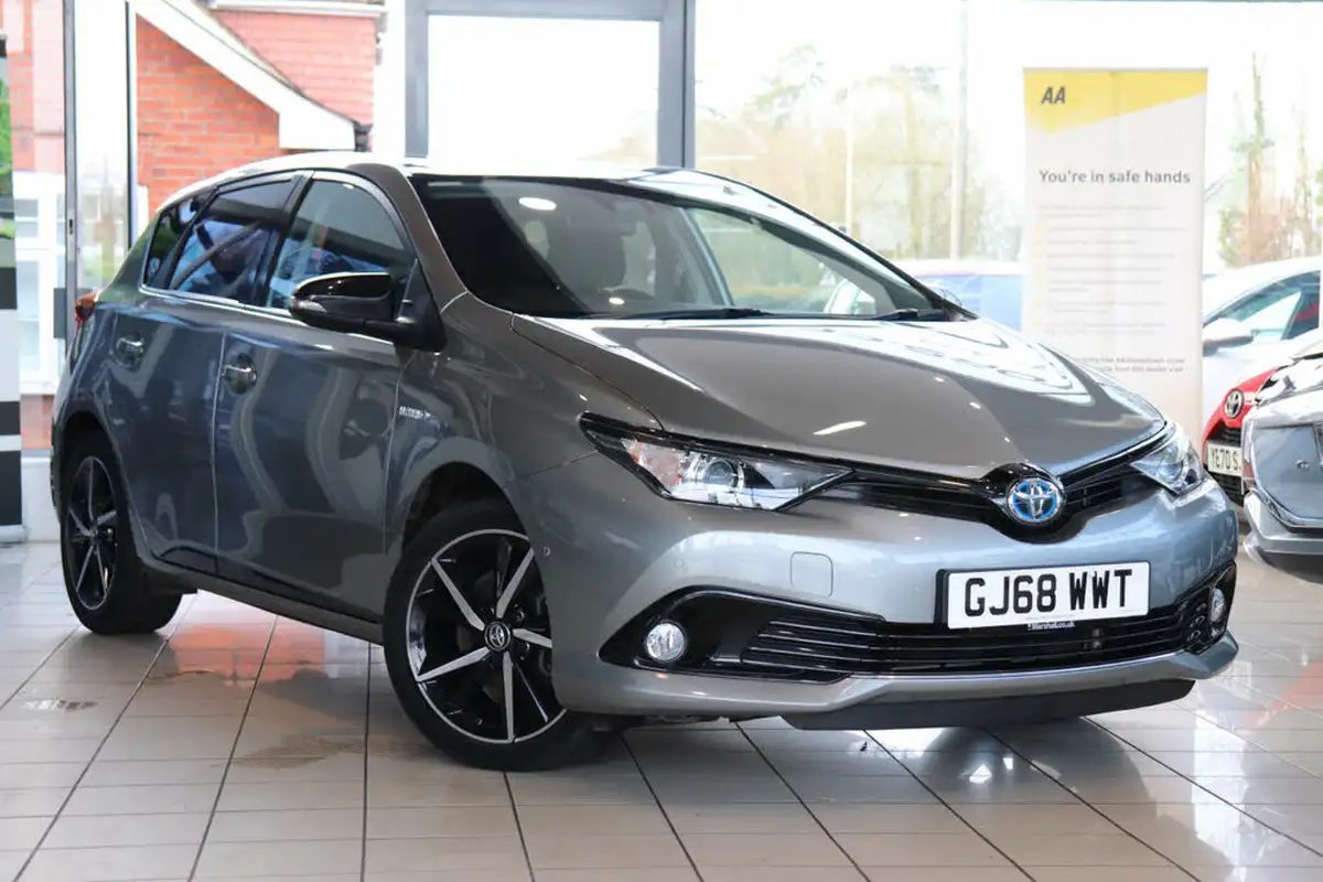 2018-toyota-auris-18-vvt-i-hsd-design-hatchback-big-0