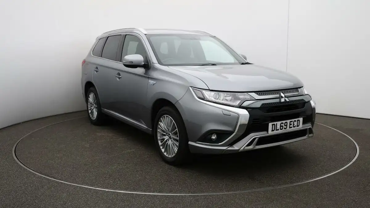 2020-mitsubishi-outlander-24-dynamic-phev-big-34