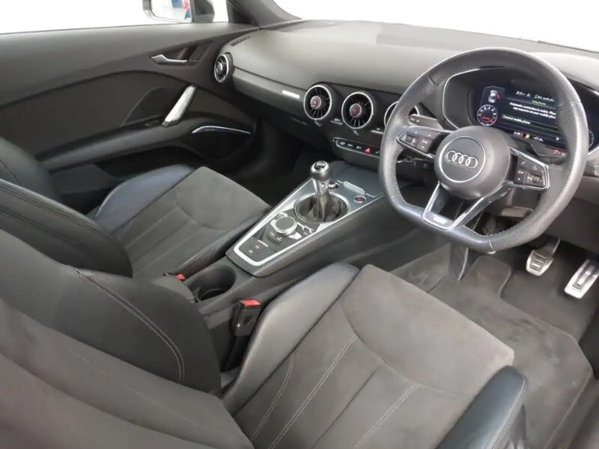 2018-audi-tt-coupe-18-tfsi-black-edition-big-3
