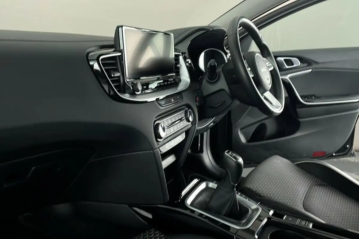 2024-kia-xceed-15-t-gdi-3-158bhp-big-9