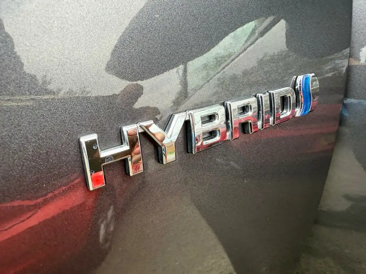 2019-toyota-yaris-15-vvt-i-icon-tech-98bhp-hybrid-1497cc-e-cvt-big-17