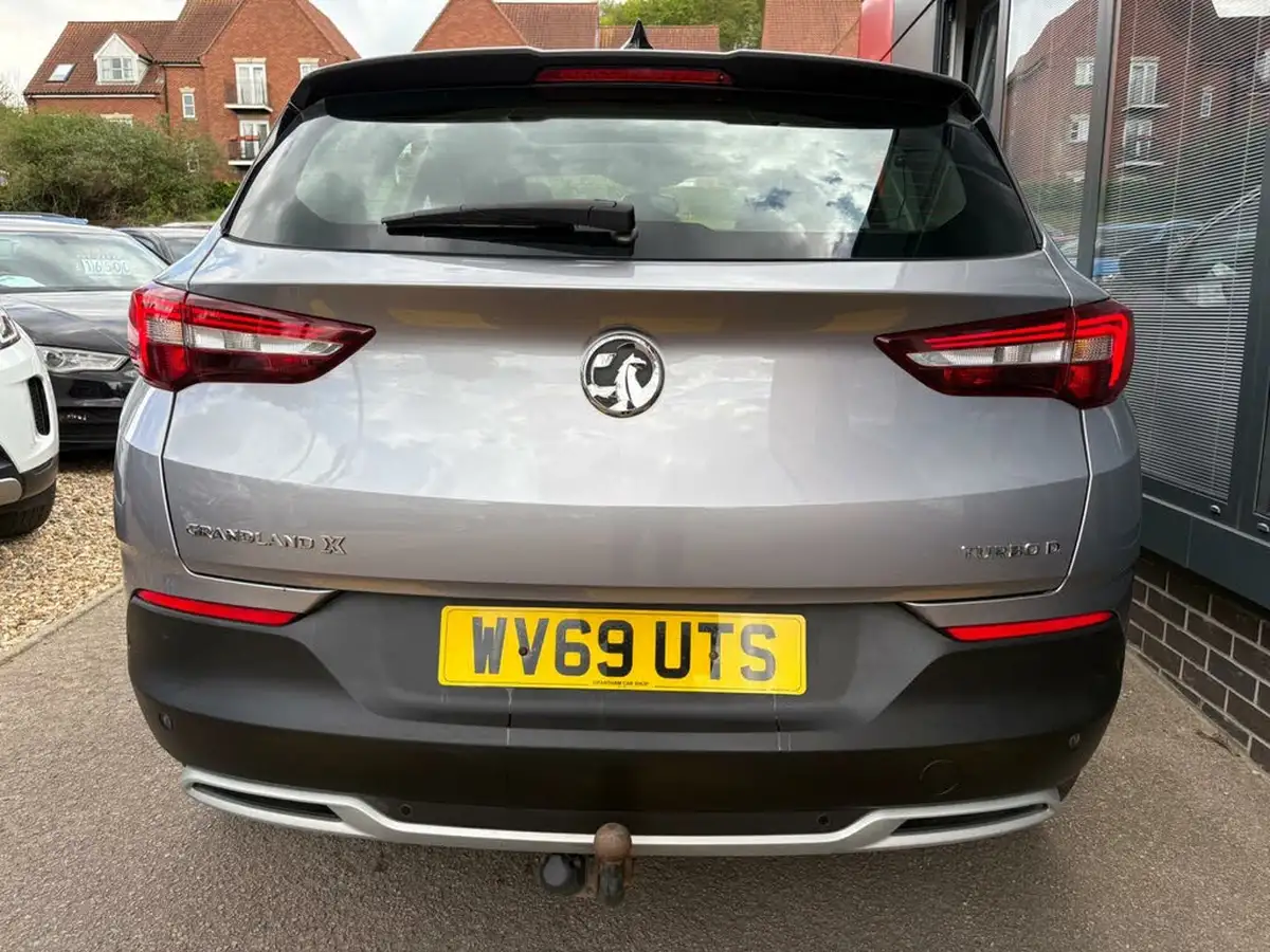 2019-vauxhall-grandland-x-15td-elite-nav-ss-blueinjection-big-4