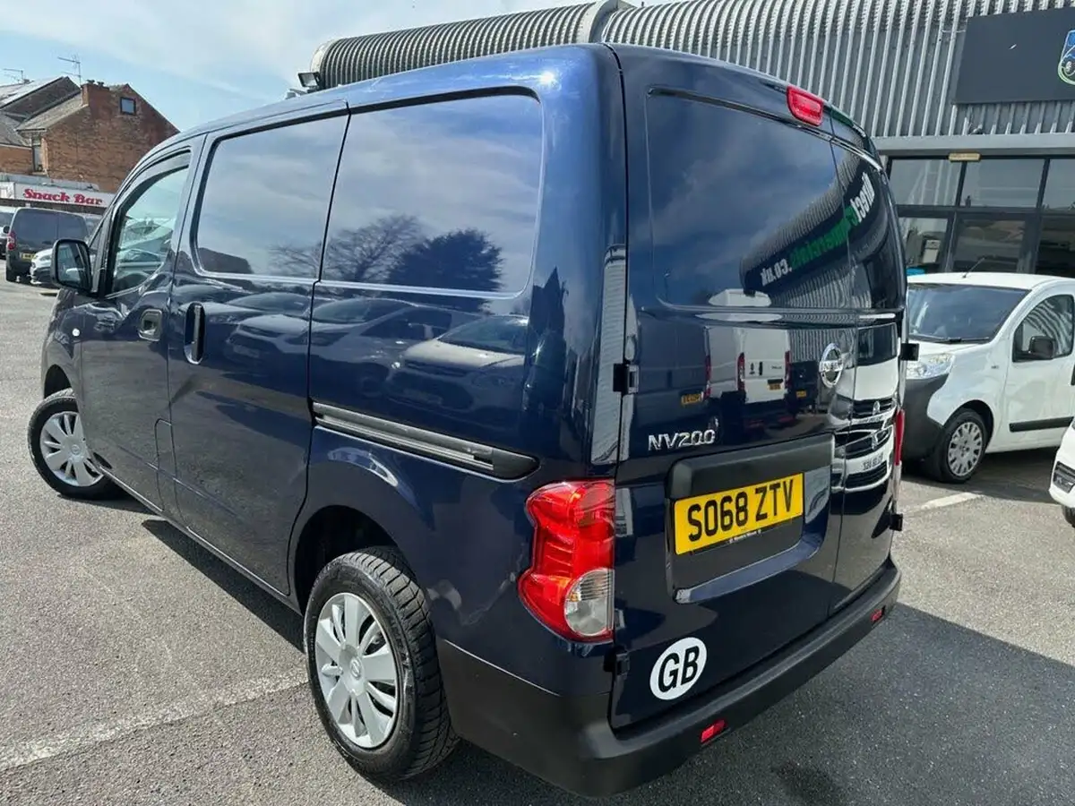 2019-nissan-nv200-15td-acenta-89bhp-crewcab-van-big-31