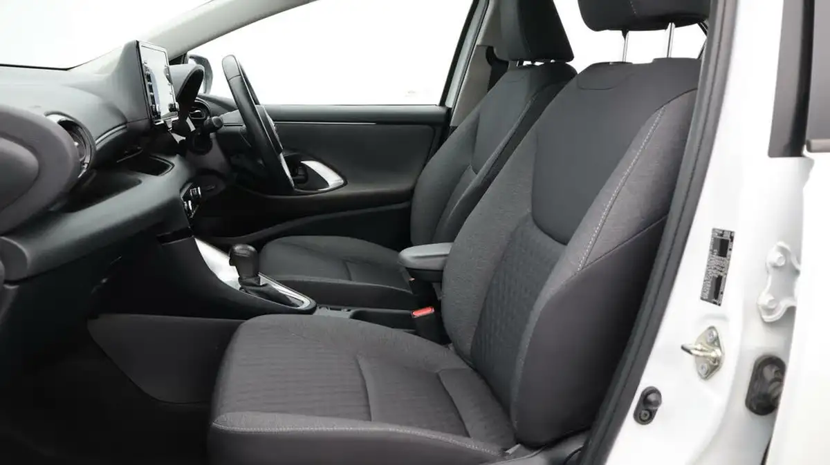 2021-toyota-yaris-15-vvt-i-icon-114bhp-hybrid-1490cc-e-cvt-big-14