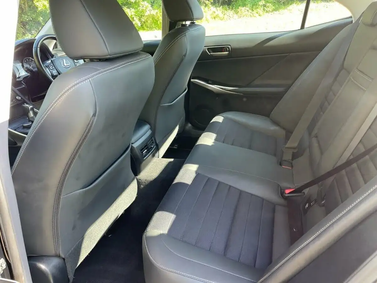 2017-lexus-is-300h-25-executive-edition-big-42
