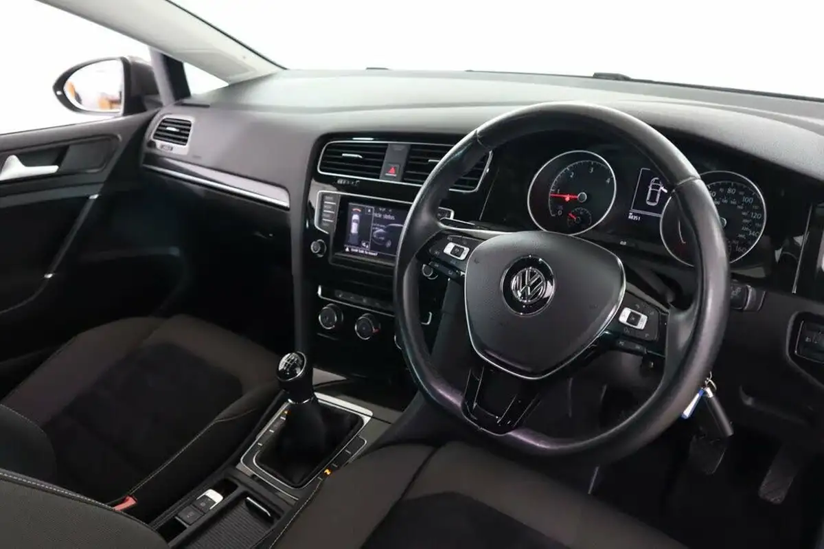 2014-volkswagen-golf-20tdi-gt-bmtss-hatchback-5d-big-14