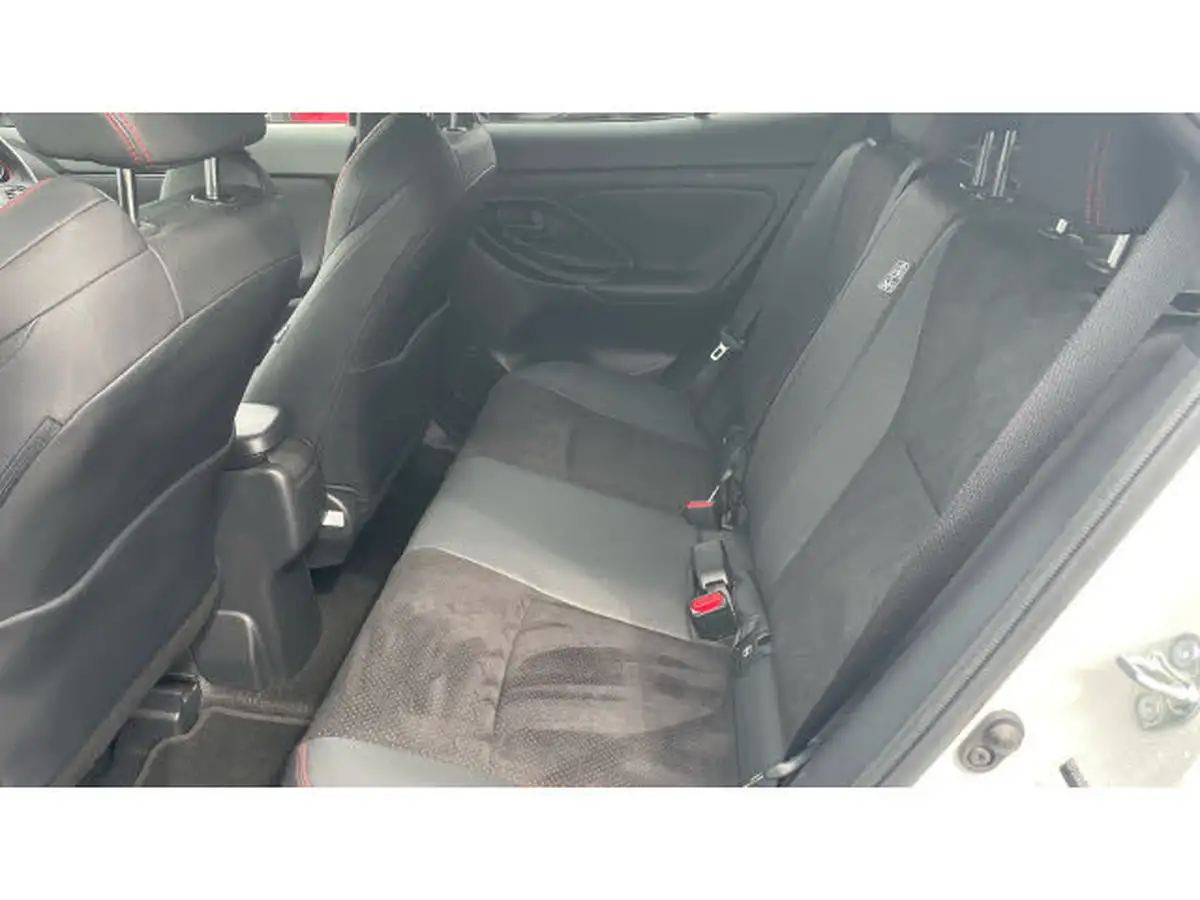 2023-toyota-yaris-cross-15-vvt-i-gr-sport-big-12