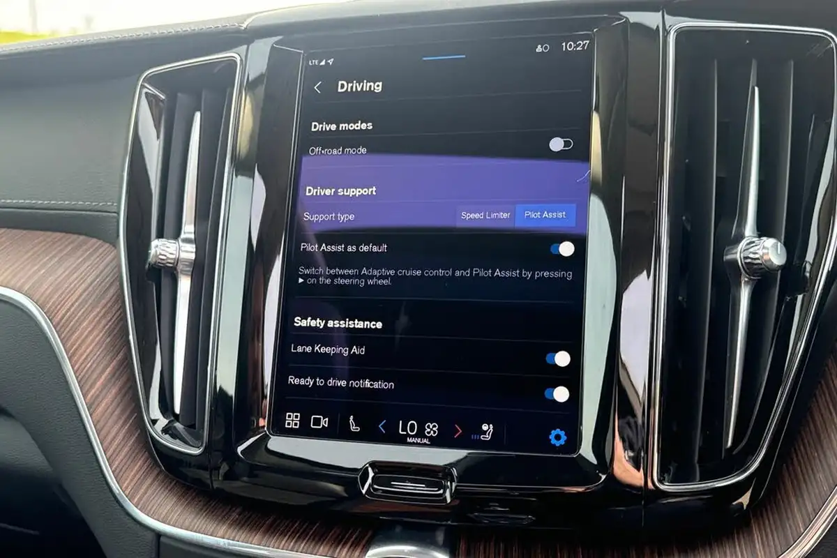 2023-volvo-xc60-20-b5-ultimate-big-23
