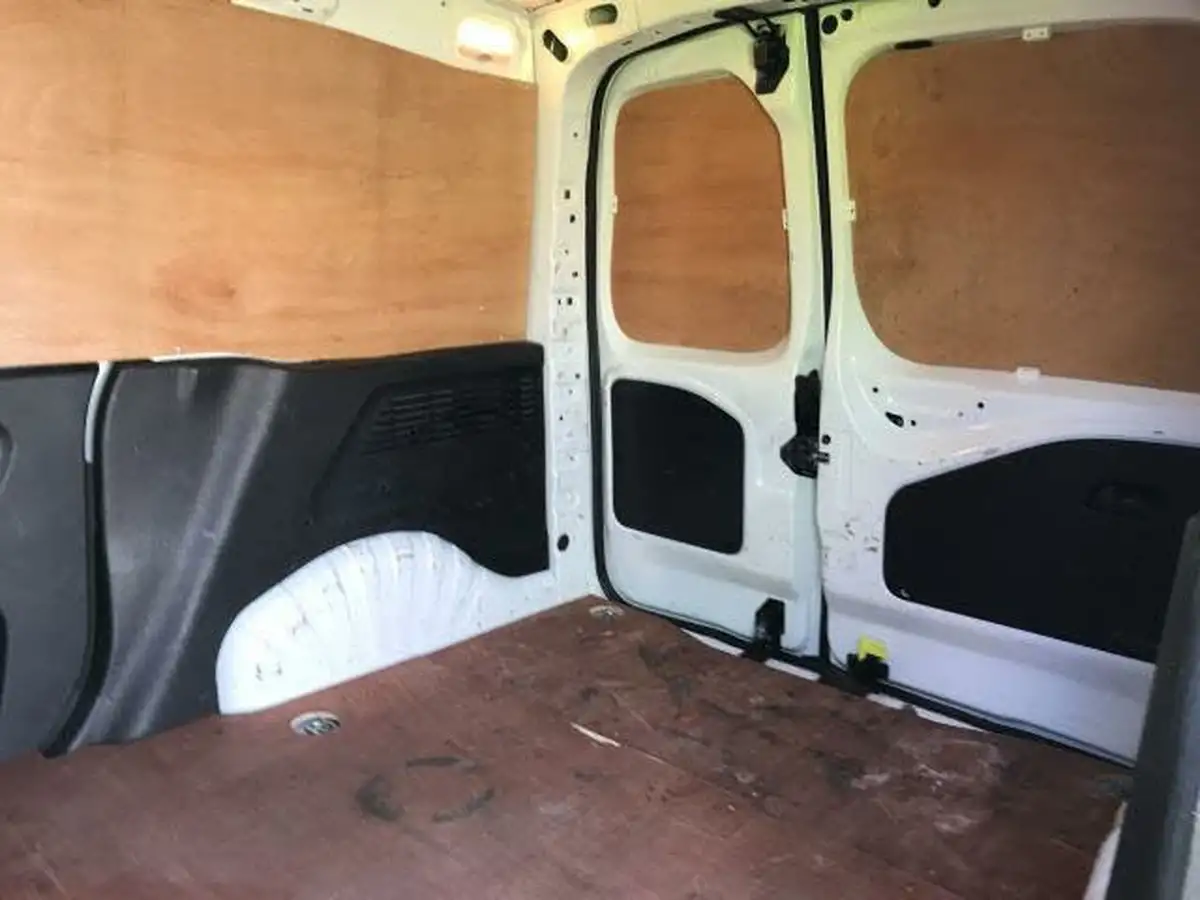 2020-peugeot-partner-15-bluehdi-1000-professional-100ps-eu6dt-panel-big-8