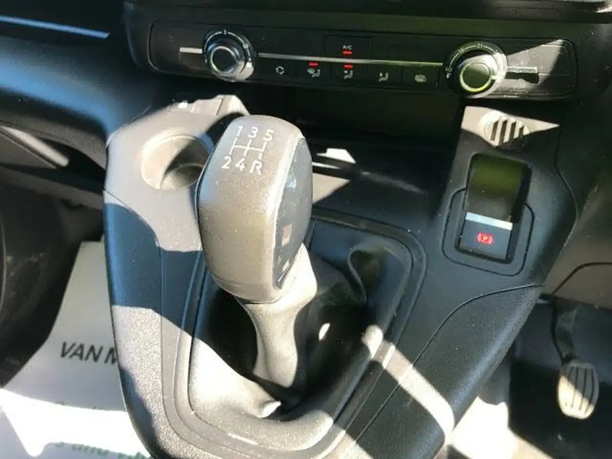 2020-peugeot-partner-15-bluehdi-1000-professional-100ps-eu6dt-panel-big-11